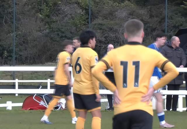 踢英甲没问题！徐彬狼队U21首秀制造进球：2次突破太惊艳